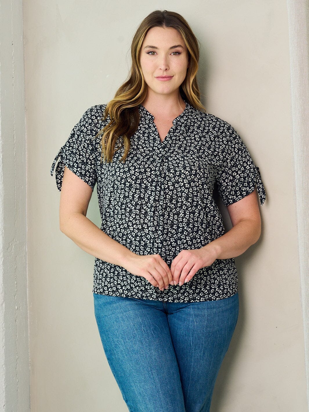PLUS SIZE SHORT SLEEVE V-NECK FLORAL BLOUSE TOP
