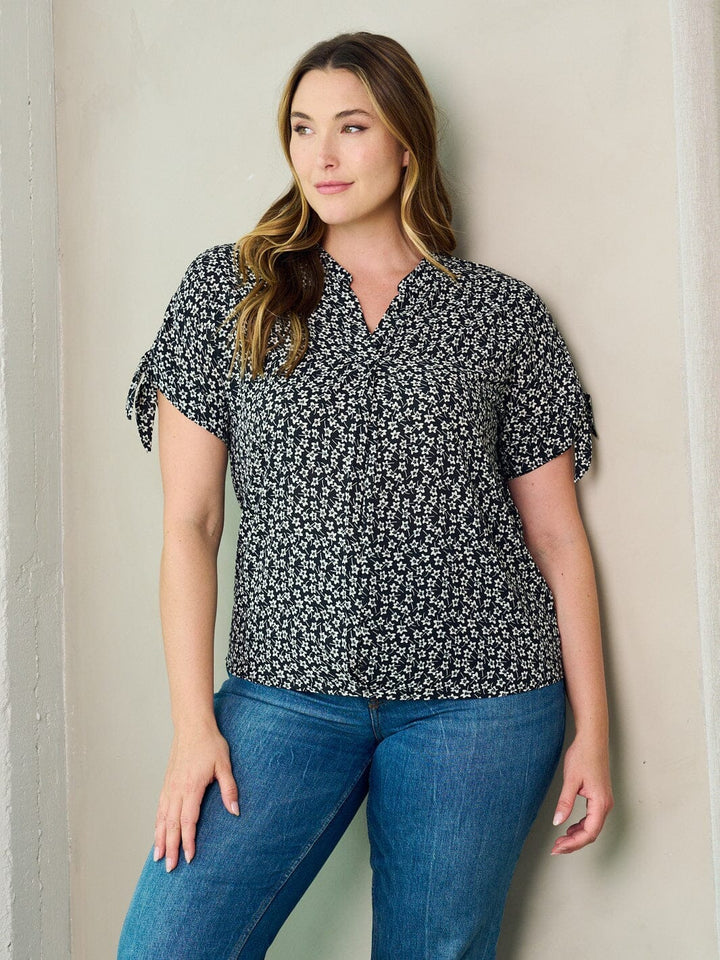 PLUS SIZE SHORT SLEEVE V-NECK FLORAL BLOUSE TOP