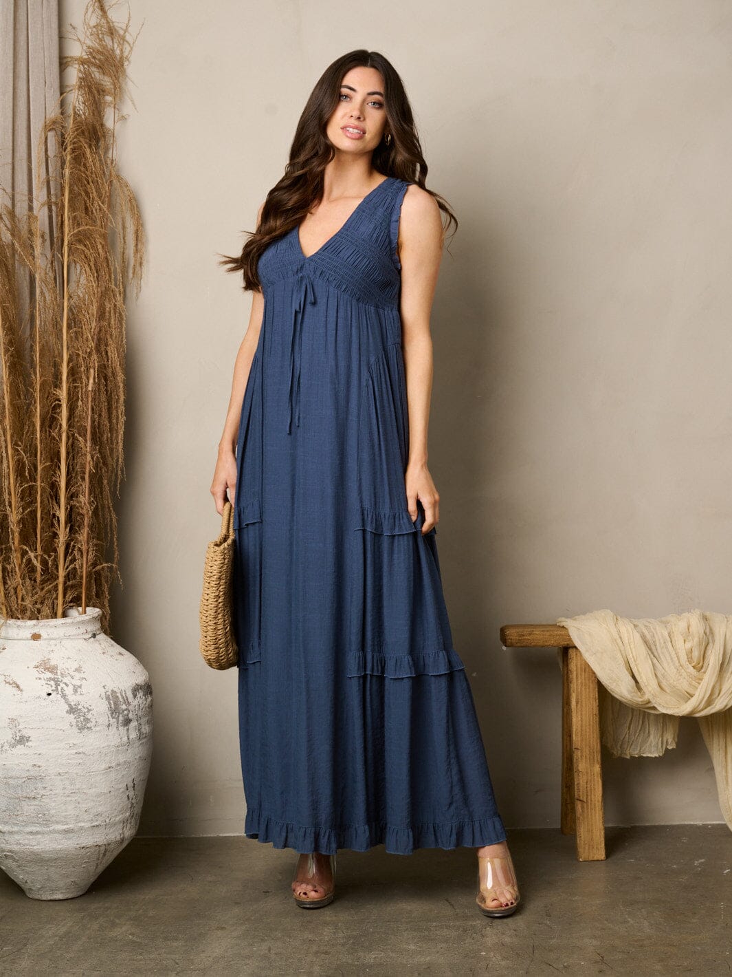 WOMEN'S SLEEVELESS V-NECK TIERED MAXI DRESS