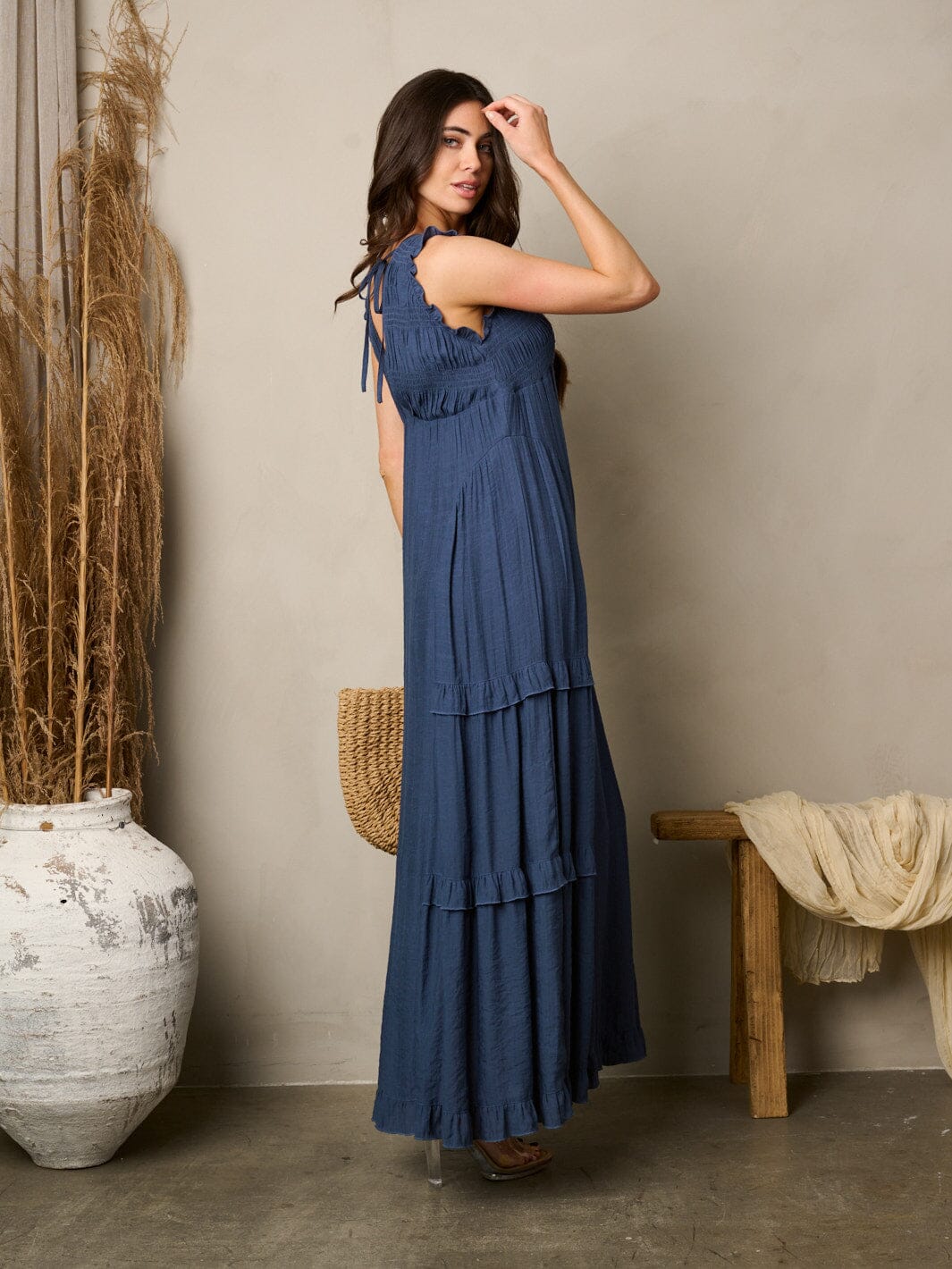 WOMEN'S SLEEVELESS V-NECK TIERED MAXI DRESS