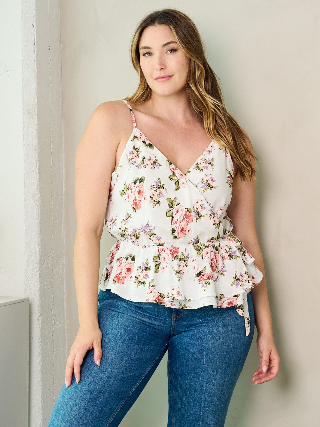 PLUS SIZE SLEEVELESS SURPLICE PLEPLUM FLORAL TANK TOP