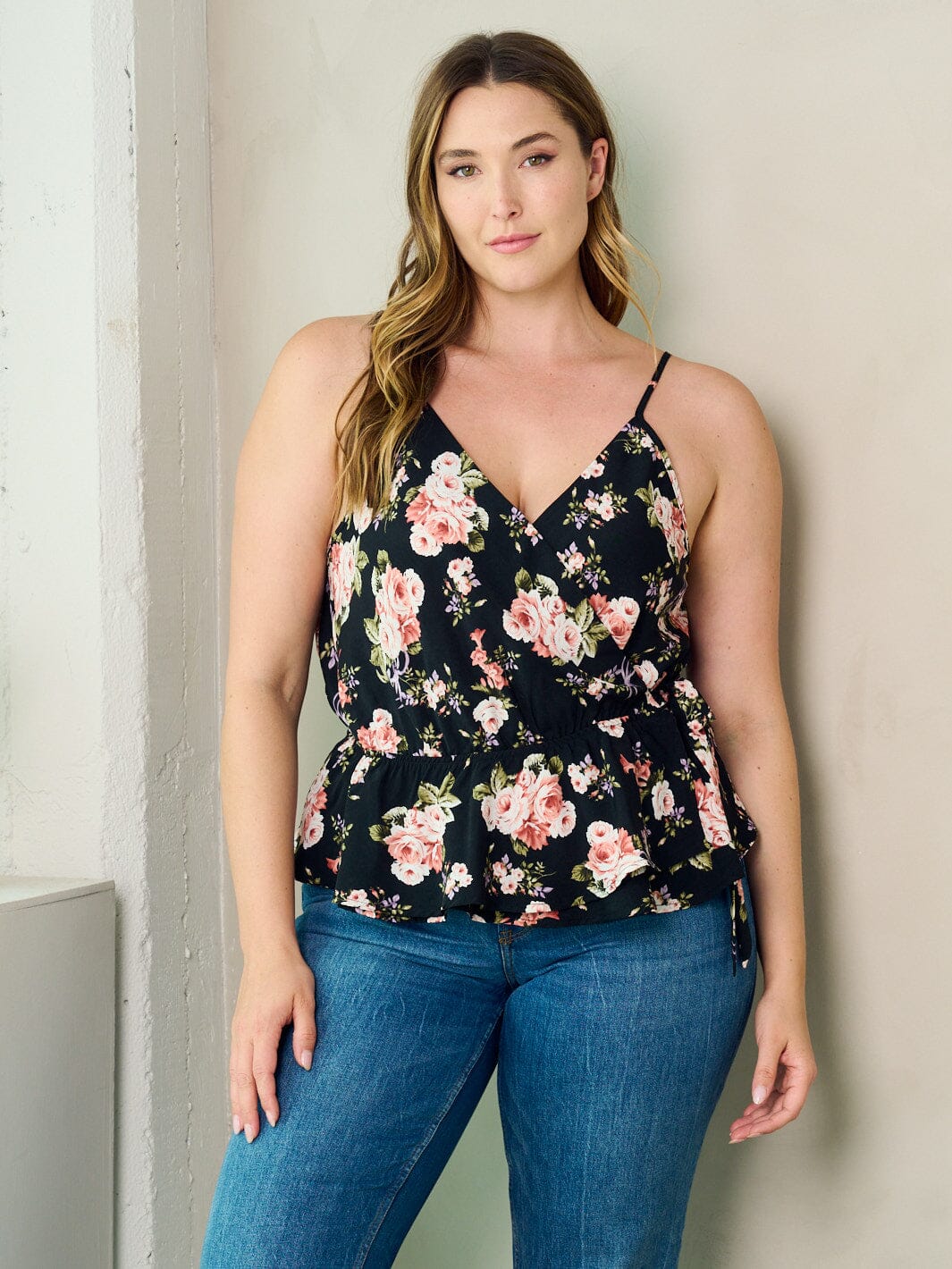 PLUS SIZE SLEEVELESS SURPLICE PLEPLUM FLORAL TANK TOP