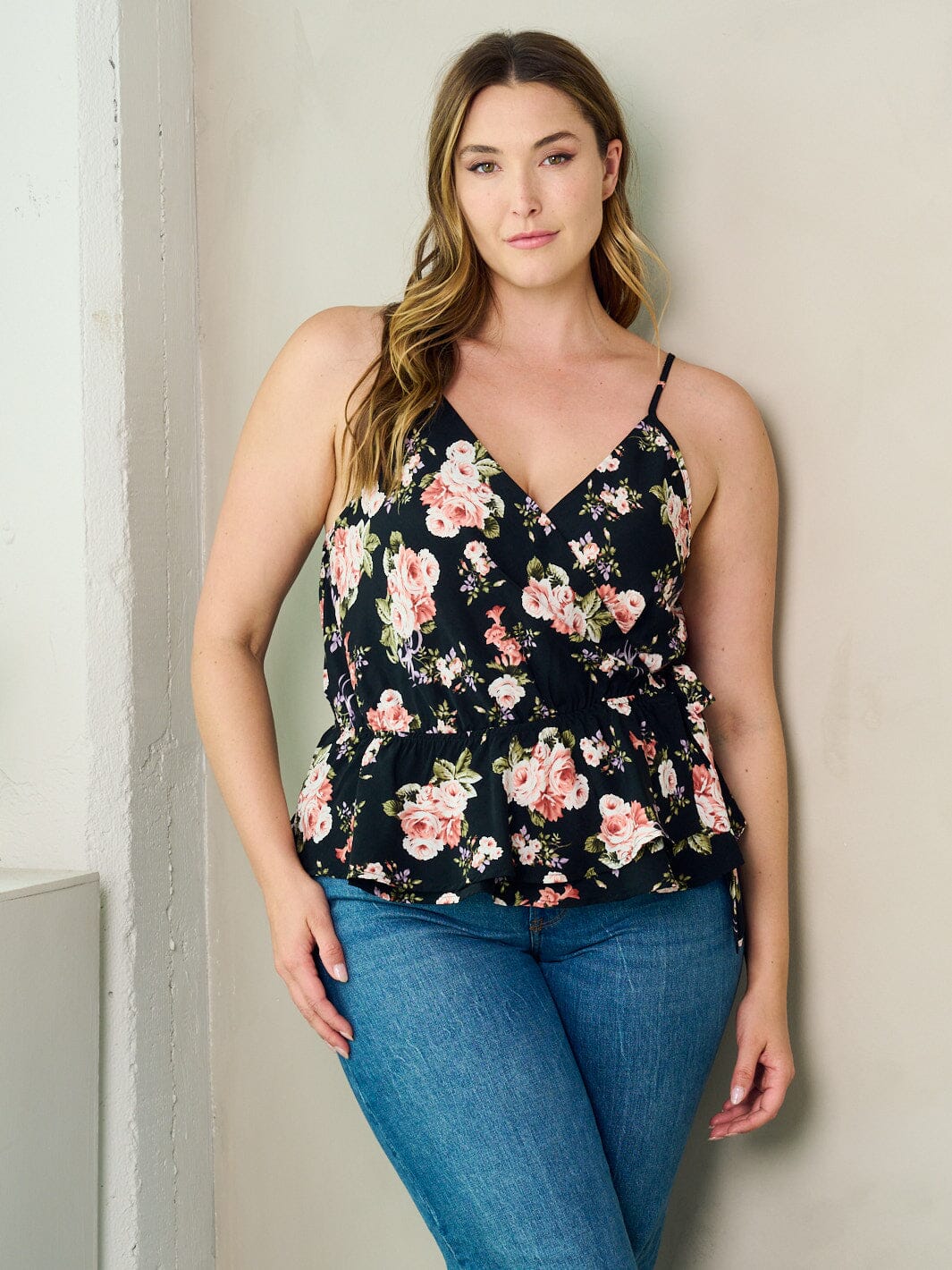 PLUS SIZE SLEEVELESS SURPLICE PLEPLUM FLORAL TANK TOP