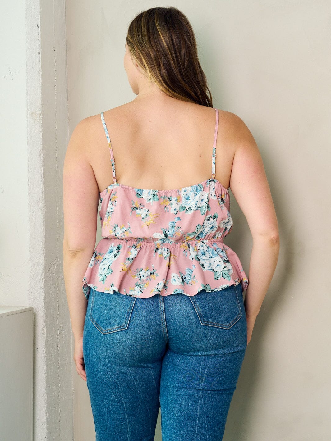 PLUS SIZE SLEEVELESS SURPLICE PLEPLUM FLORAL TANK TOP