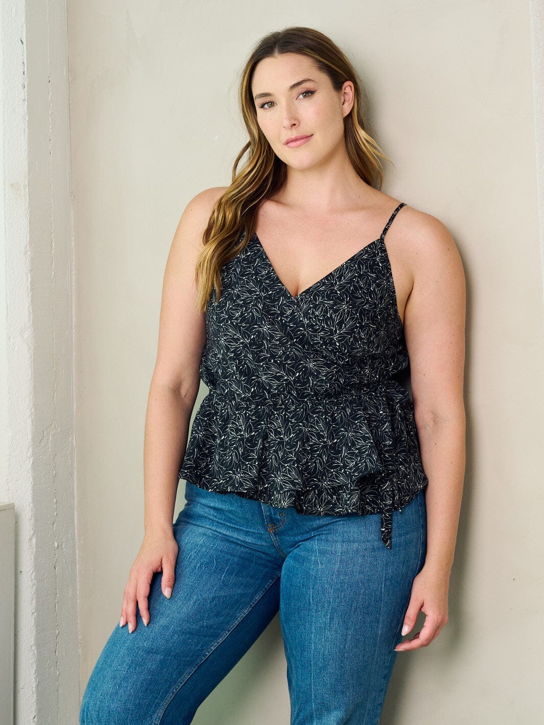 PLUS SIZE SLEEVELESS SURPLICE PLEPLUM LEAF PRINT TANK TOP