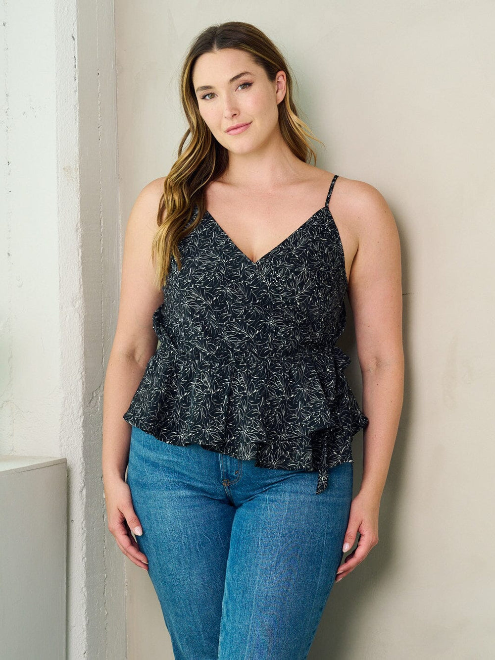 PLUS SIZE SLEEVELESS SURPLICE PLEPLUM LEAF PRINT TANK TOP