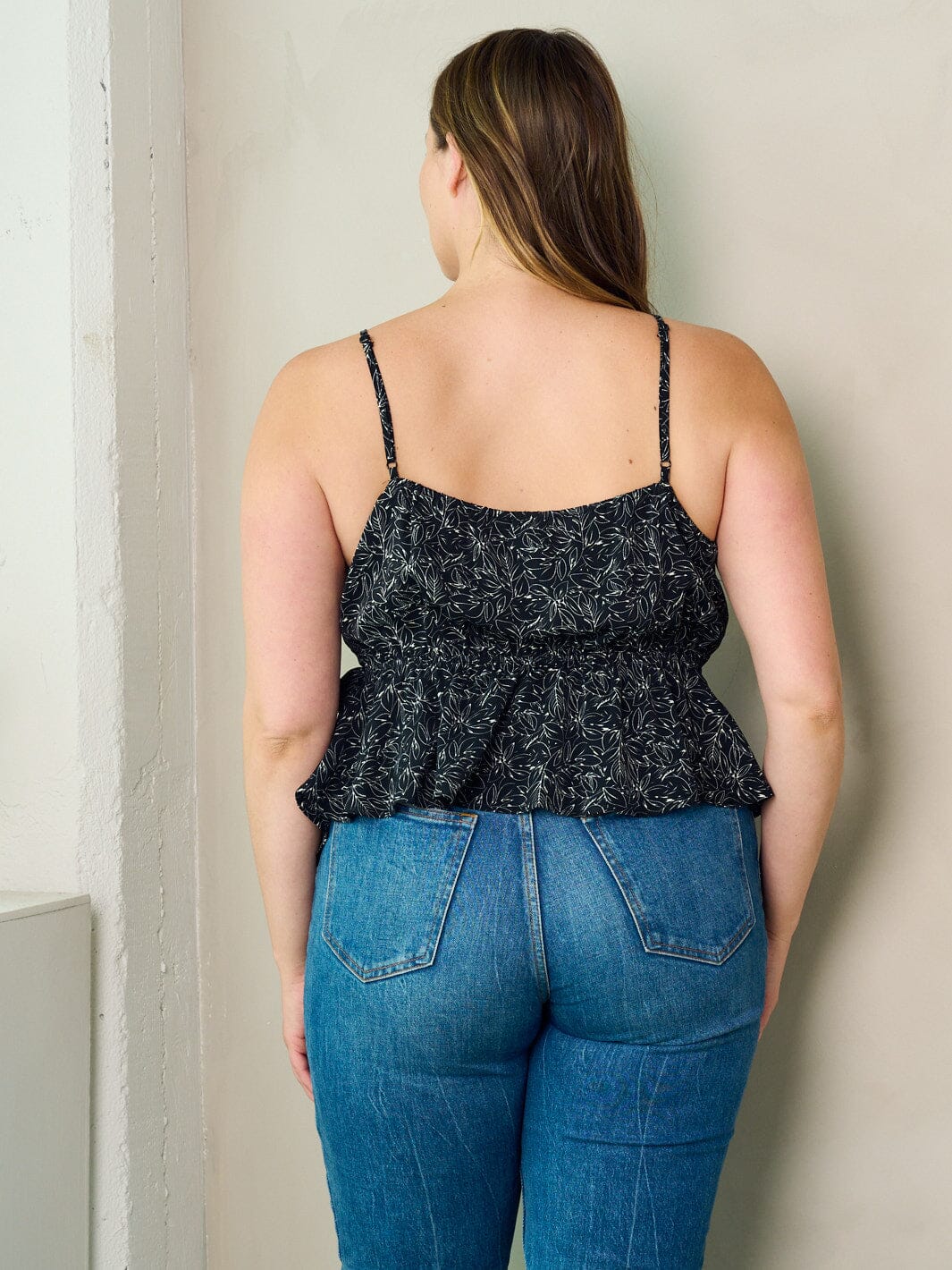 PLUS SIZE SLEEVELESS SURPLICE PLEPLUM LEAF PRINT TANK TOP