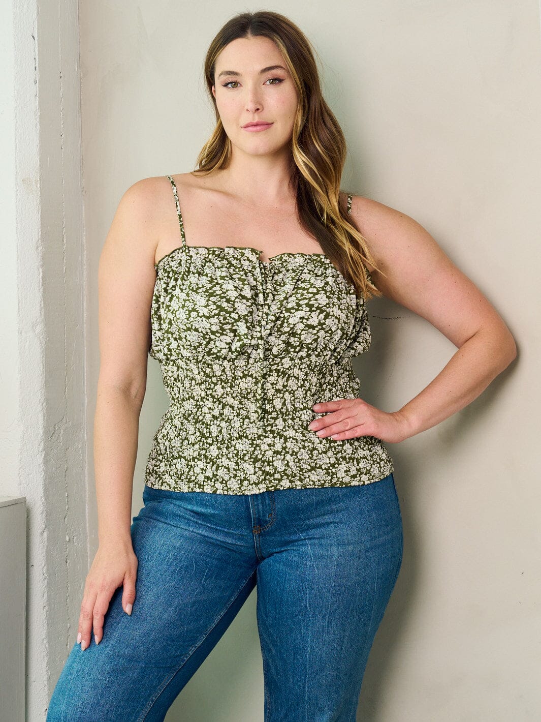 PLUS SIZE SLEEVELESS FRONT TIE FLORAL SMOCK TANK TOP