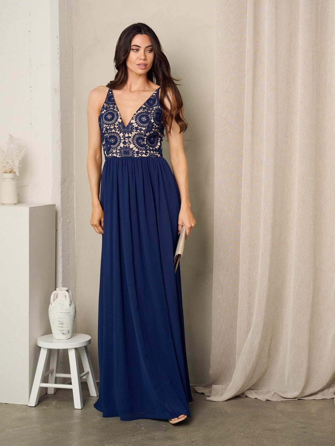 WOMEN'S SLEEVELESS LACE EMBROIDERY V-NECK MAXI GOWN DRESS