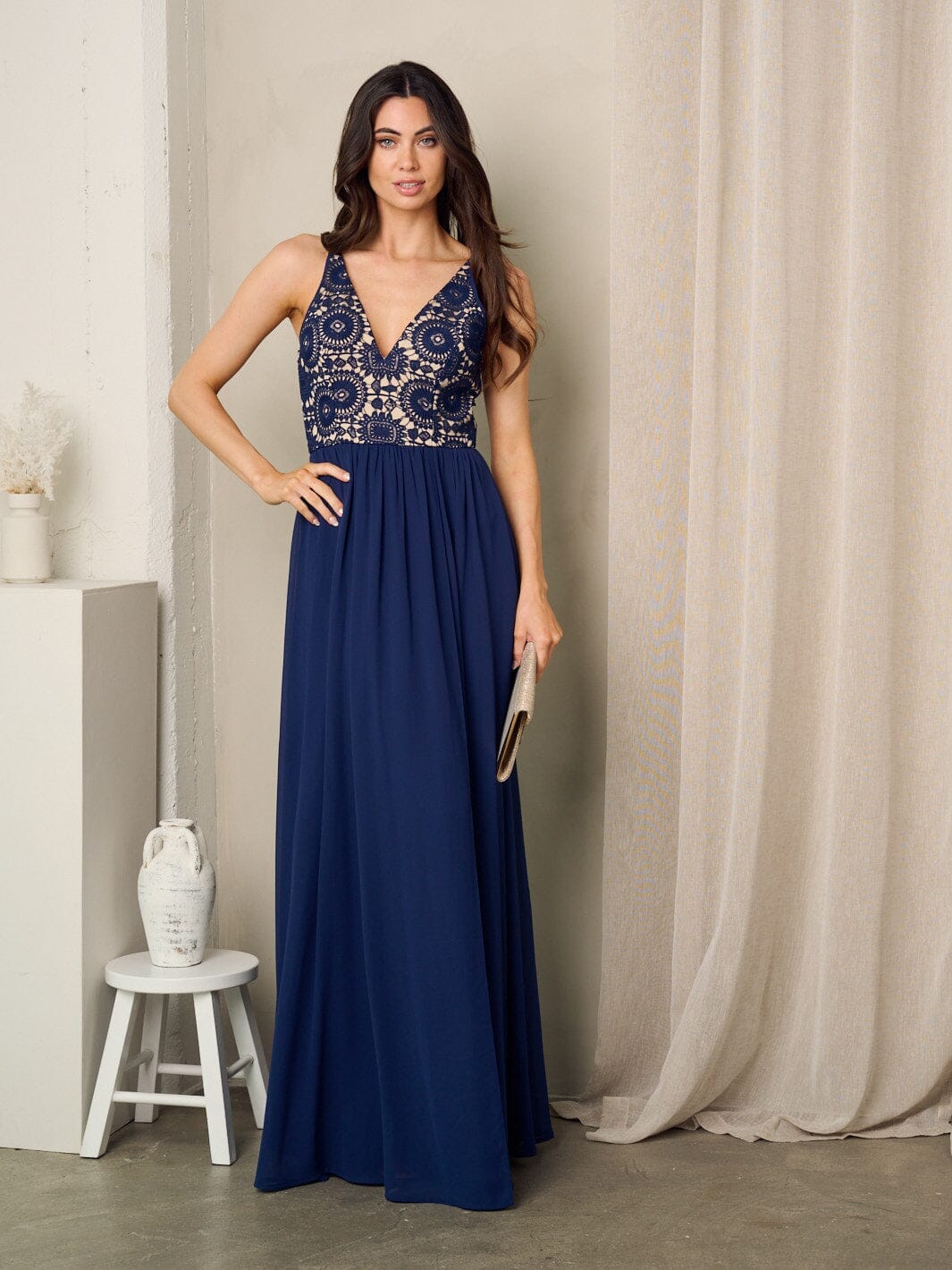 WOMEN'S SLEEVELESS LACE EMBROIDERY V-NECK MAXI GOWN DRESS