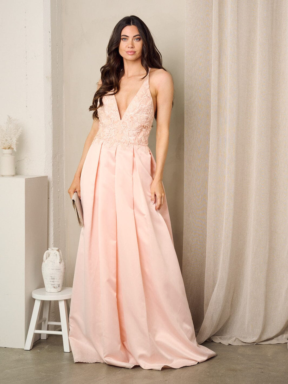 WOMEN'S SLEEVELESS V-NECK OPEN BACK PLEATED MAXI GOWN DRESS