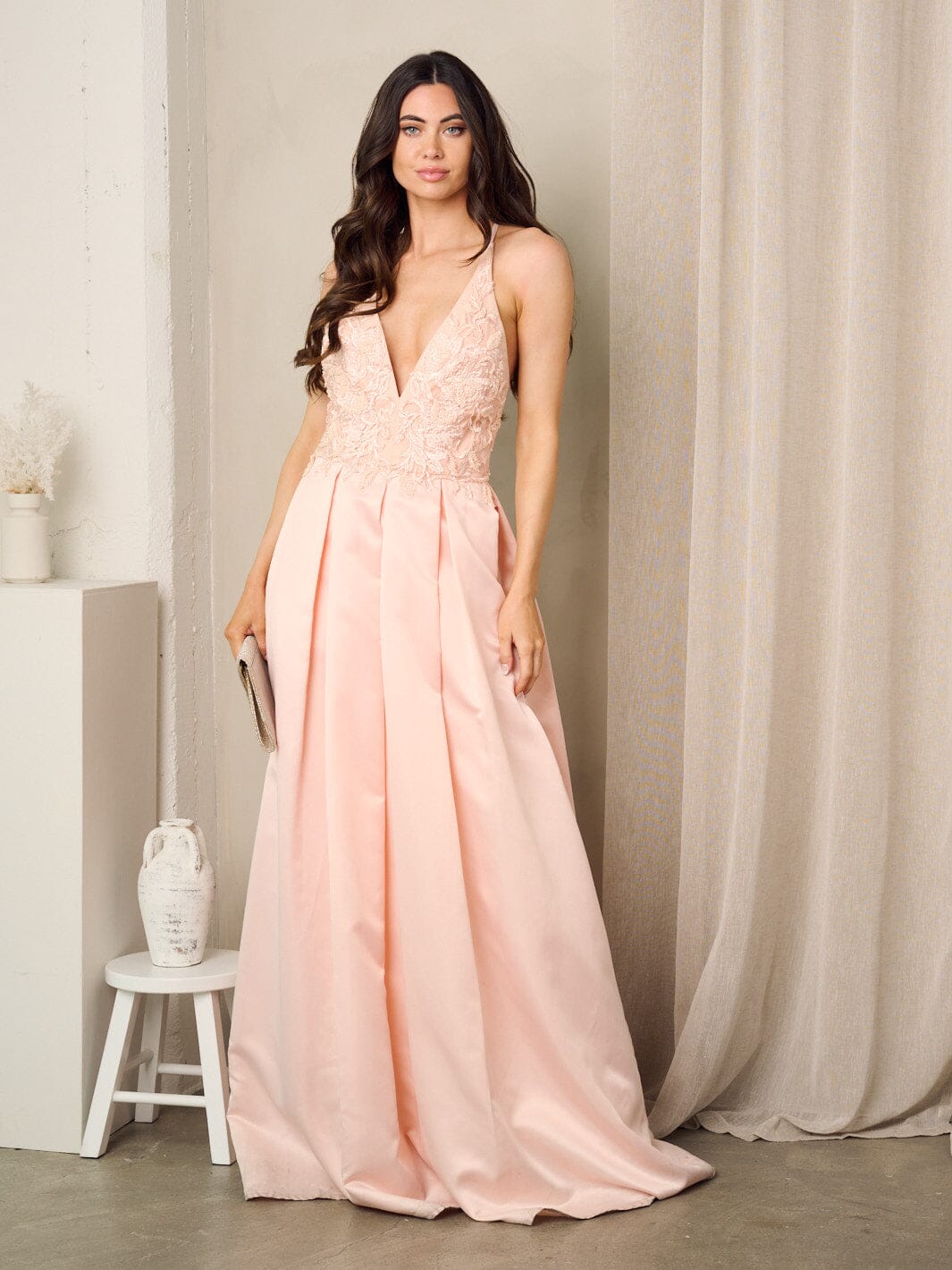 WOMEN'S SLEEVELESS V-NECK OPEN BACK PLEATED MAXI GOWN DRESS