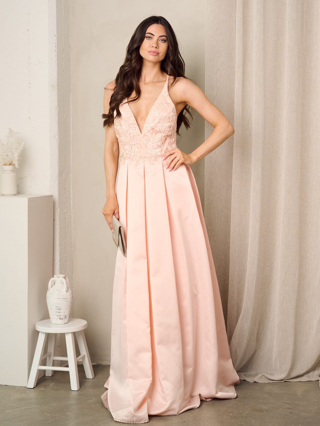 WOMEN'S SLEEVELESS V-NECK OPEN BACK PLEATED MAXI GOWN DRESS