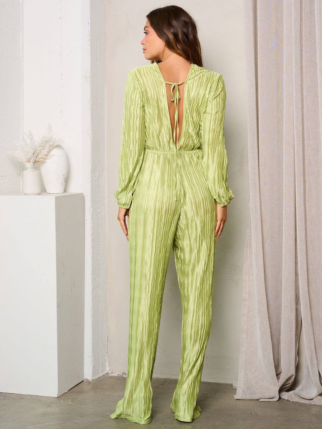 WOMEN'S LONG SLEEVE V-NECK DETAILED WIDE LEG JUMPSUIT