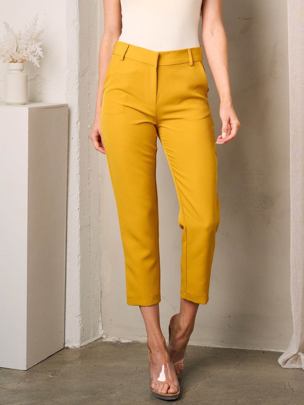 WOMEN'S BUTTON CLOSURE POCKETS CROP PANTS