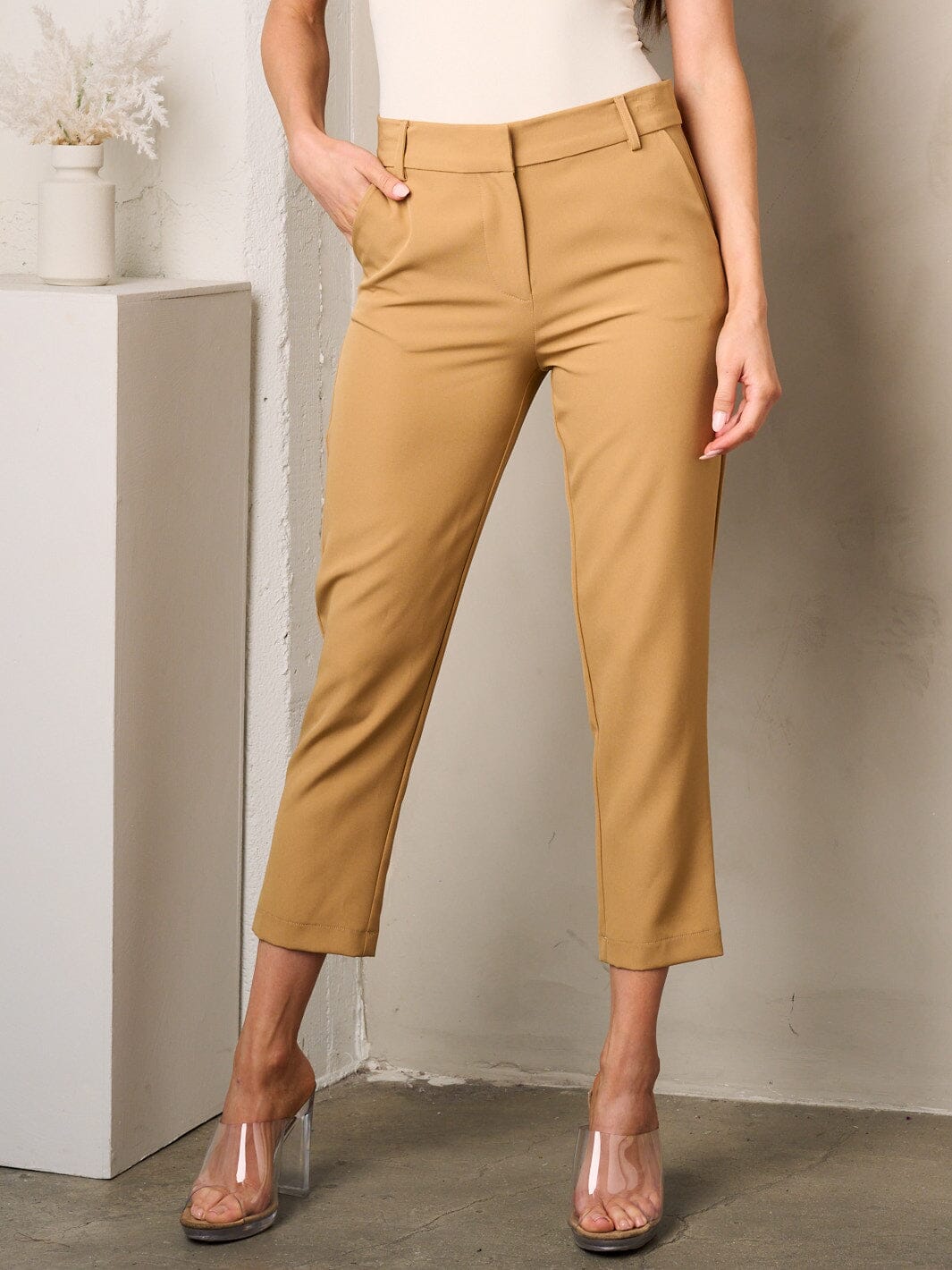 WOMEN'S BUTTON CLOSURE POCKETS CROP PANTS