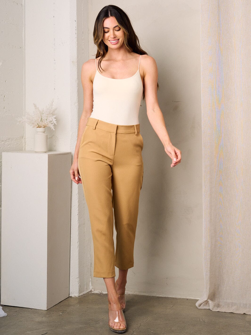 WOMEN'S BUTTON CLOSURE POCKETS CROP PANTS