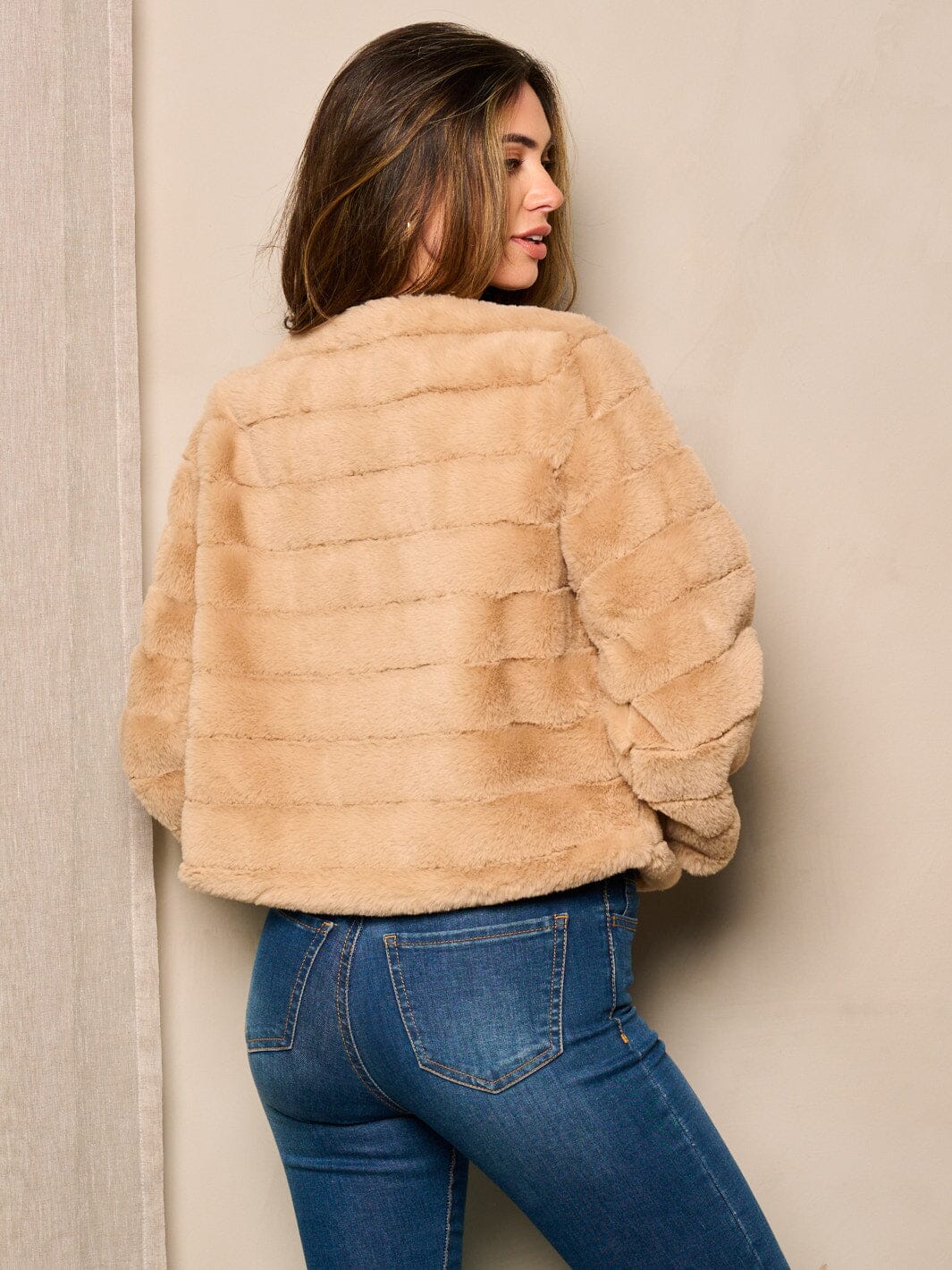 WOMEN'S LONG SLEEVE BUTTON CLOSURE JACKET