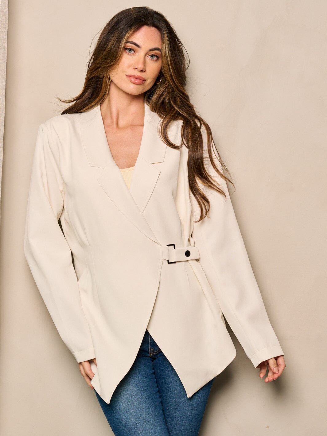 WOMEN'S LONG SLEEVE BUTTON CLOSURE BLAZER