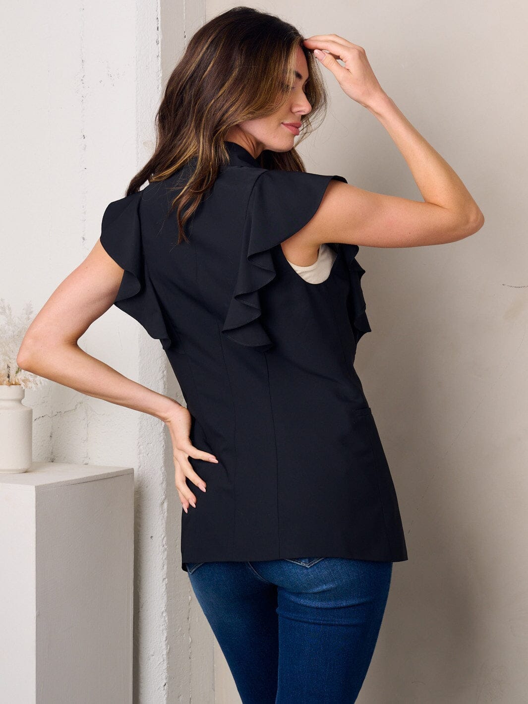 WOMEN'S SLEEVELESS RUFFLE BUTTON CLOSURE VEST