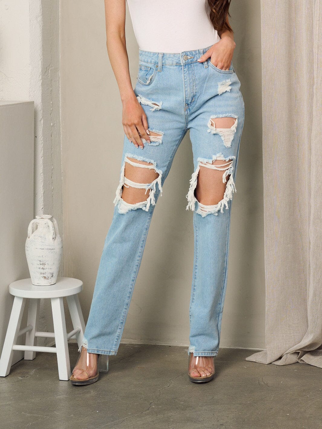 WOMEN'S BUTTON CLOSURE DISTRESSED DENIM JEANS PANTS