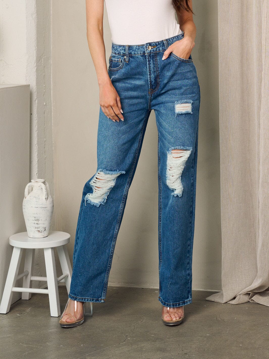 WOMEN'S BUTTON CLOSURE DISTRESSED DENIM JEANS PANTS