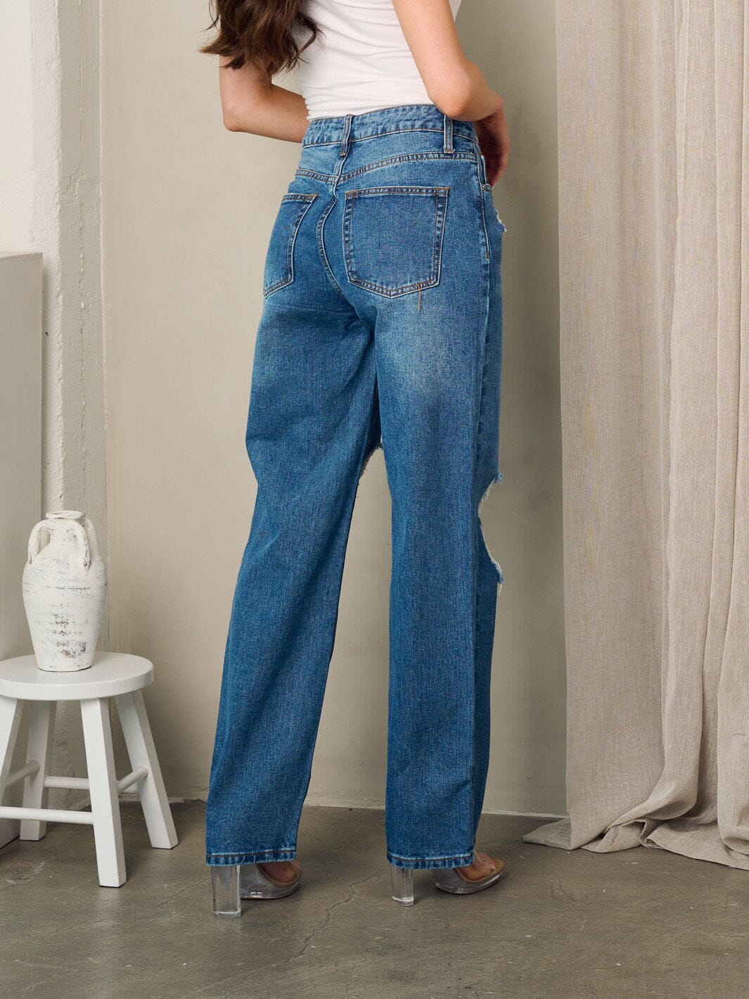WOMEN'S BUTTON CLOSURE DISTRESSED DENIM JEANS PANTS