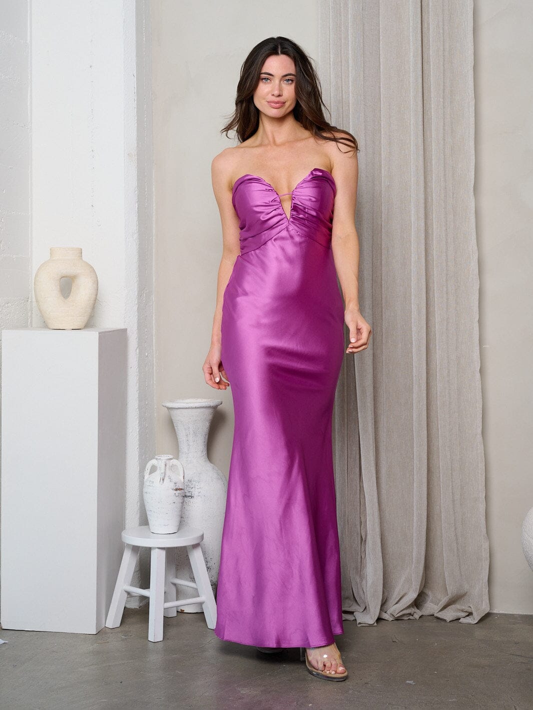 WOMEN'S SLEEVELESS V-NECK SATIN MAXI GOWN DRESS