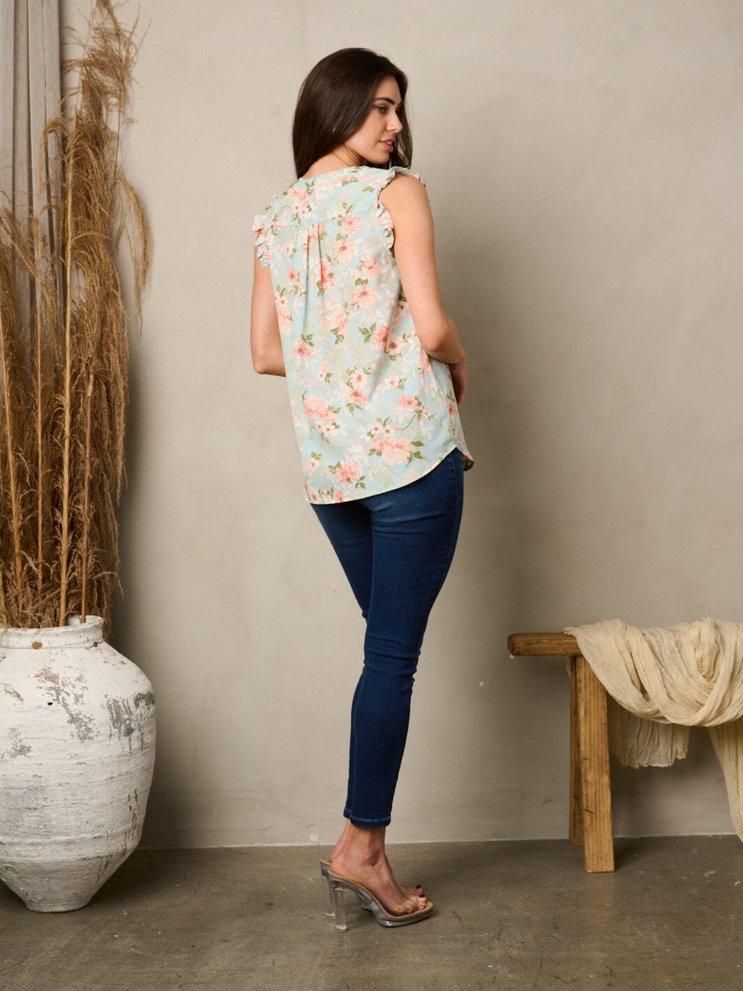 WOMEN'S SLEEVELESS V-NECK RUFFLE FLORAL TOP