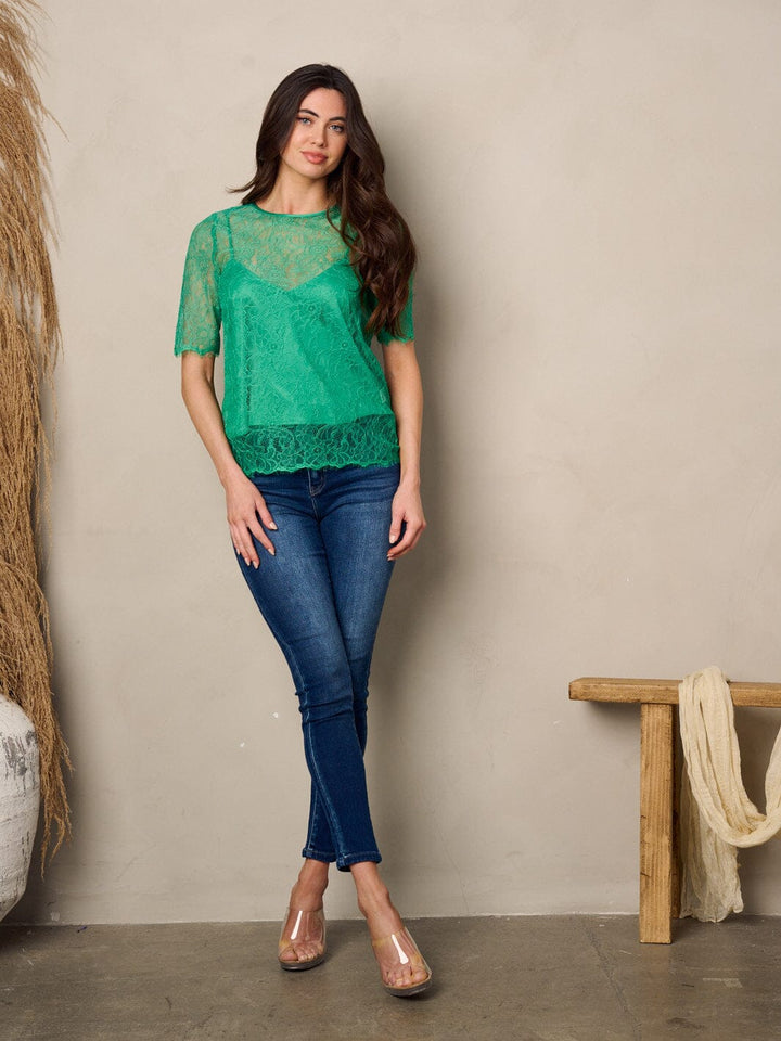 WOMEN'S SHORT SLEEVE LACE CAMI & TOP