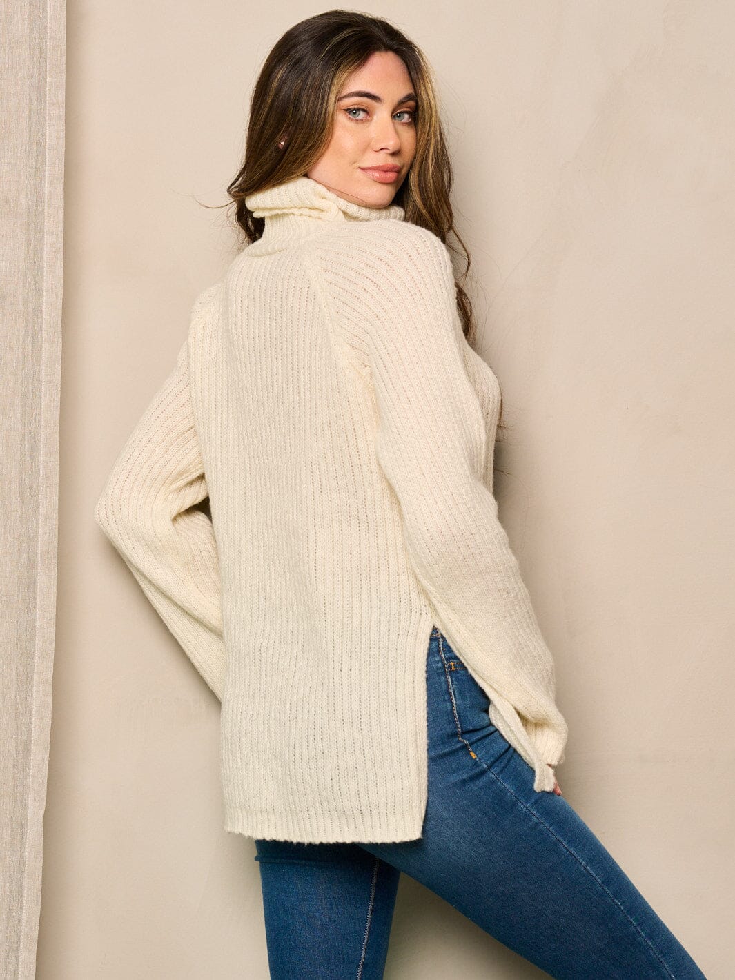 WOMEN'S LONG SLEEVE TURTLE NECK SIDE SLIT PULLOVER SWEATER