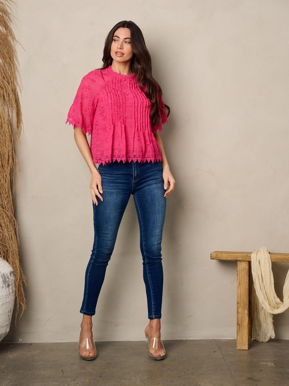 WOMEN'S SHORT SLEEVE EYELET LACE TRIM PLEATED TOP