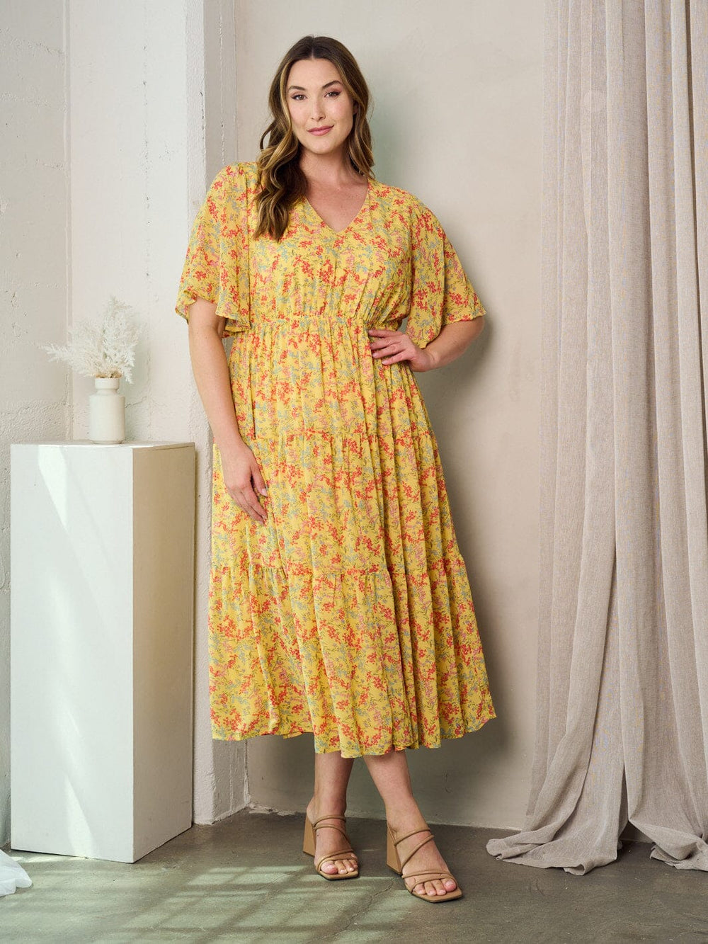 PLUS SIZE SHORT SLEEVE V-NECK FLORAL MAXI DRESS