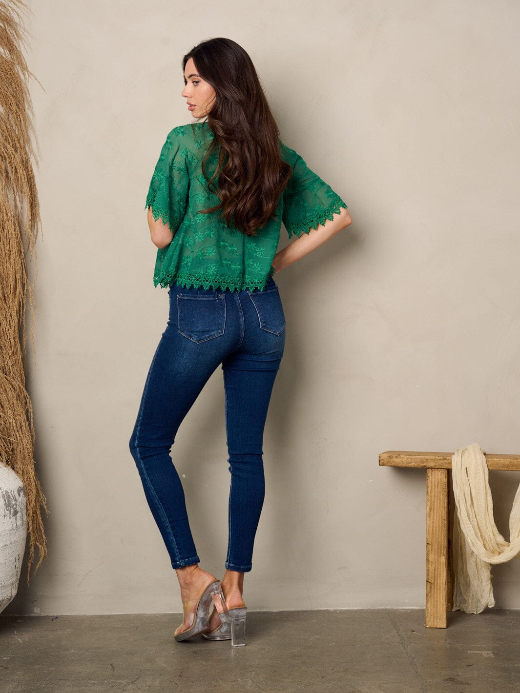 WOMEN'S SHORT SLEEVE EYELET LACE TRIM PLEATED TOP