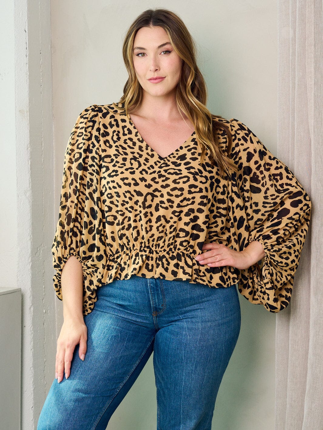 PLUS SIZE 3/4 SLEEVE V NECK ANIMAL PRINT TOP