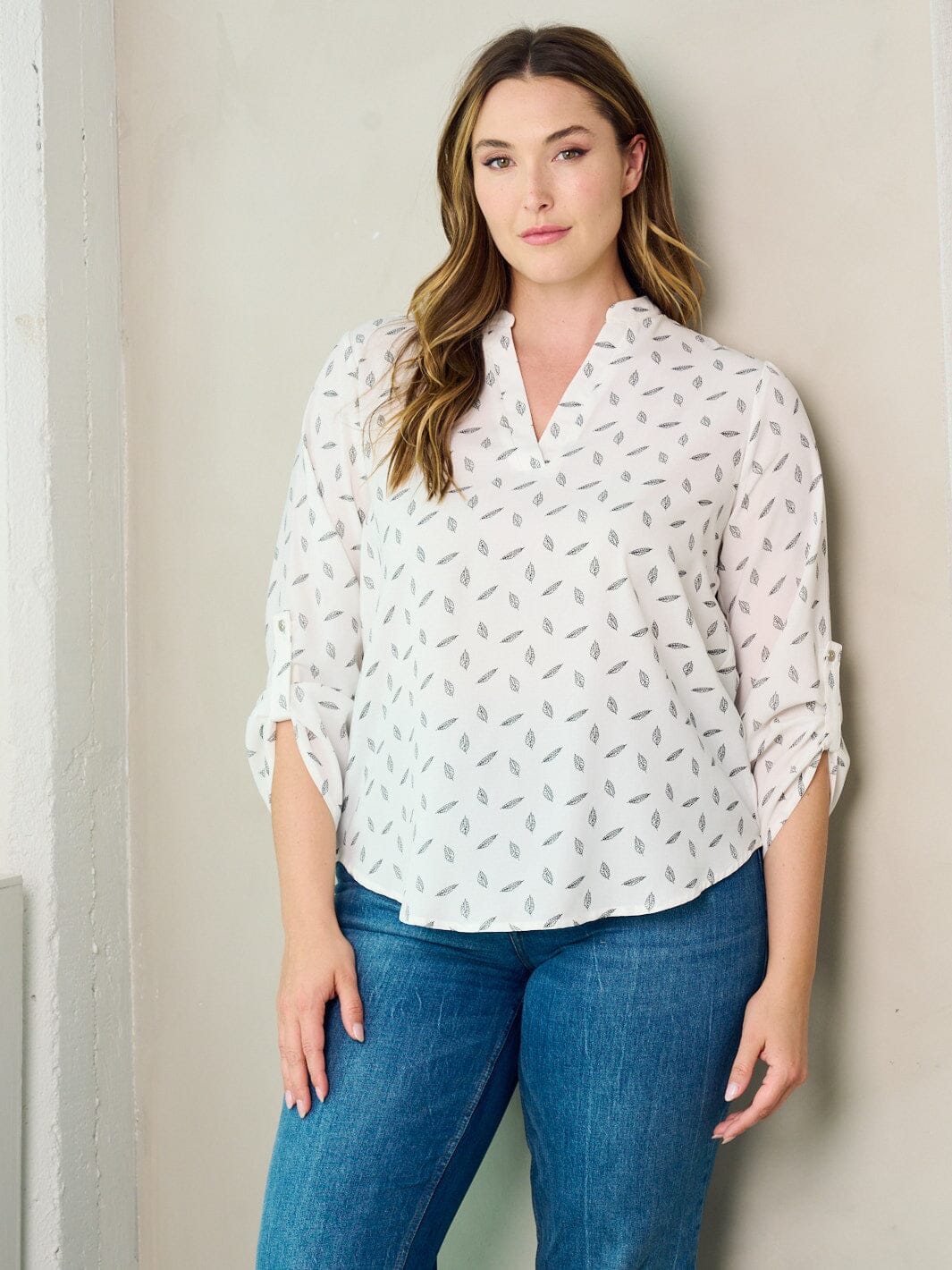 PLUS SIZE 3/4 SLEEVE BUTTON V-NECK LEAF PRINT BLOUSE TOP