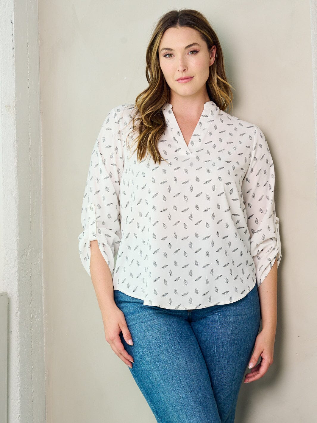 PLUS SIZE 3/4 SLEEVE BUTTON V-NECK LEAF PRINT BLOUSE TOP