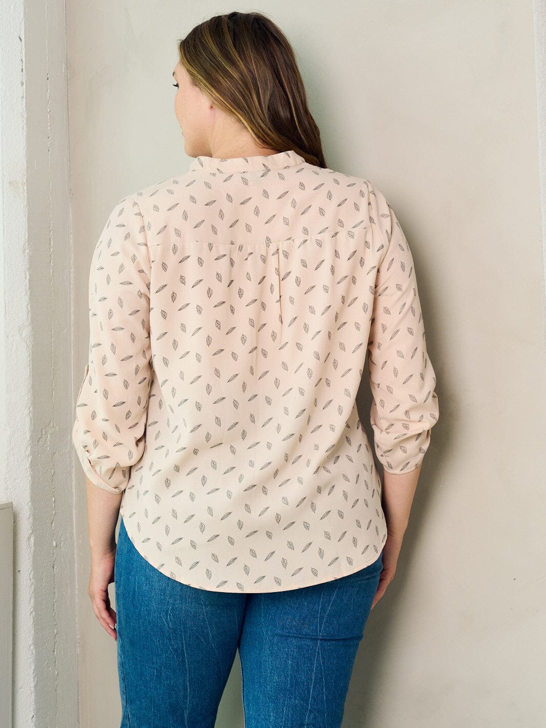 PLUS SIZE 3/4 SLEEVE BUTTON V-NECK LEAF PRINT BLOUSE TOP