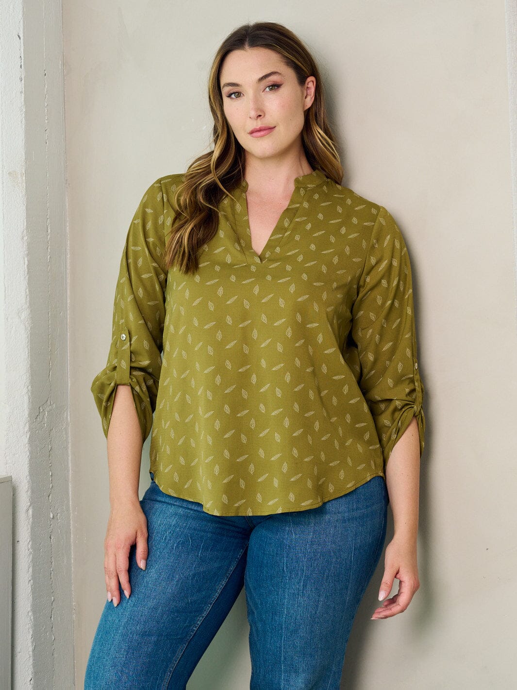 PLUS SIZE 3/4 SLEEVE BUTTON V-NECK LEAF PRINT BLOUSE TOP