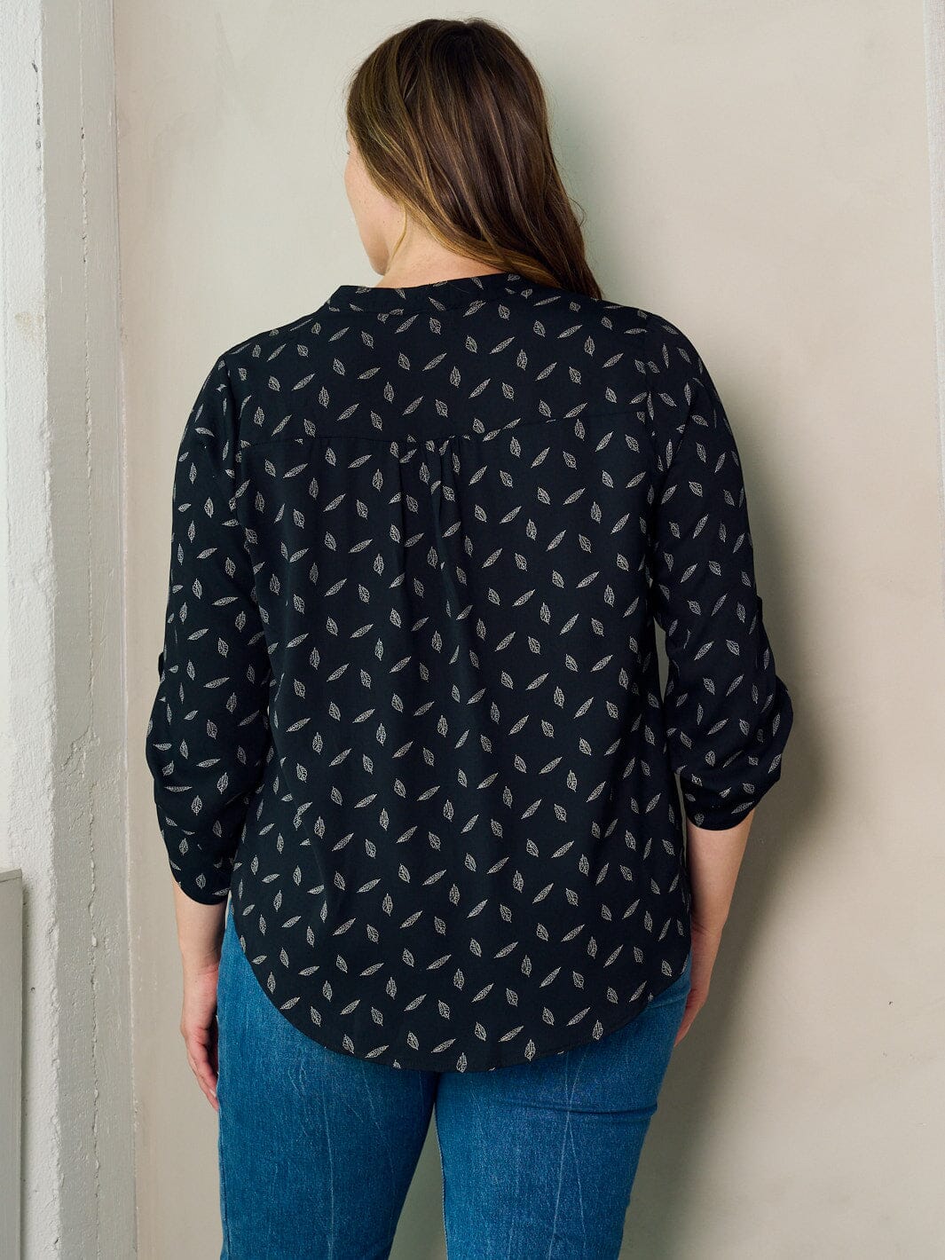 PLUS SIZE 3/4 SLEEVE BUTTON V-NECK LEAF PRINT BLOUSE TOP