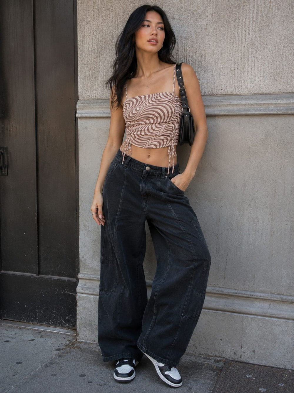 WOMEN'S SLEEVELESS RUCHING FRONT PRINT CROP TOP