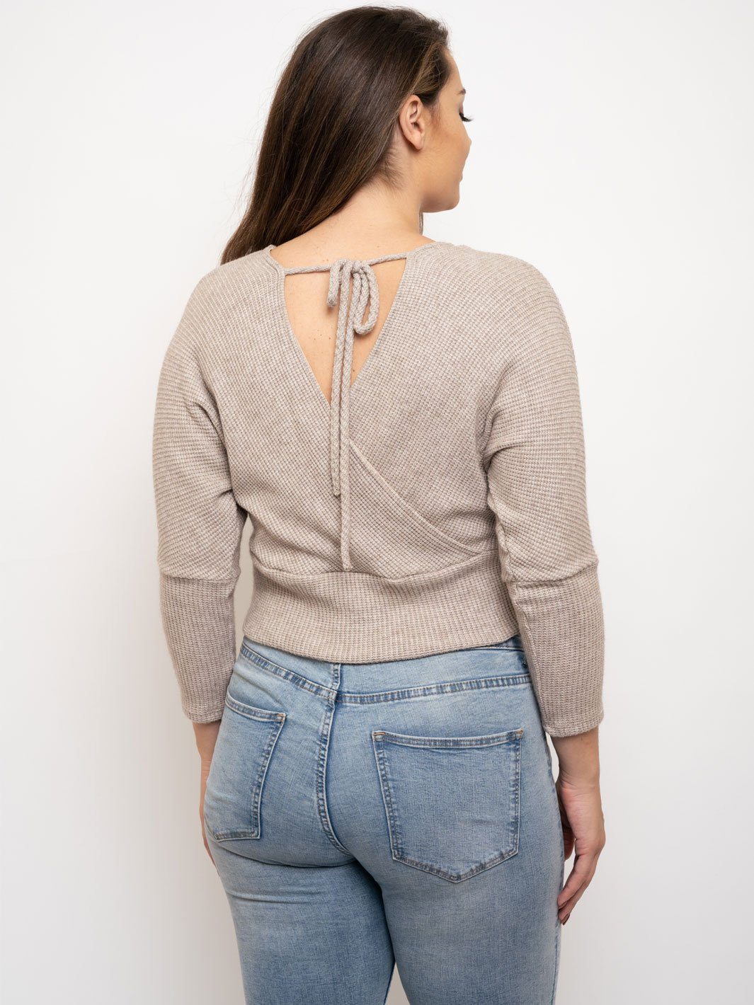 PLUS SIZE LONG SLEEVE V-NECK TOP