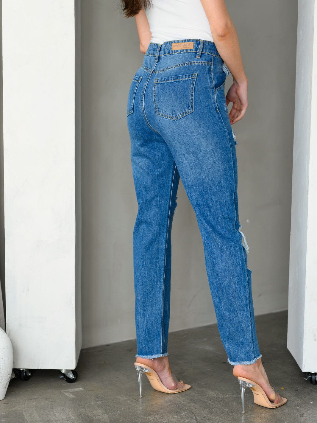 WOMEN'S STRAIGHT LEG POCKETS DISTRESSED JEANS