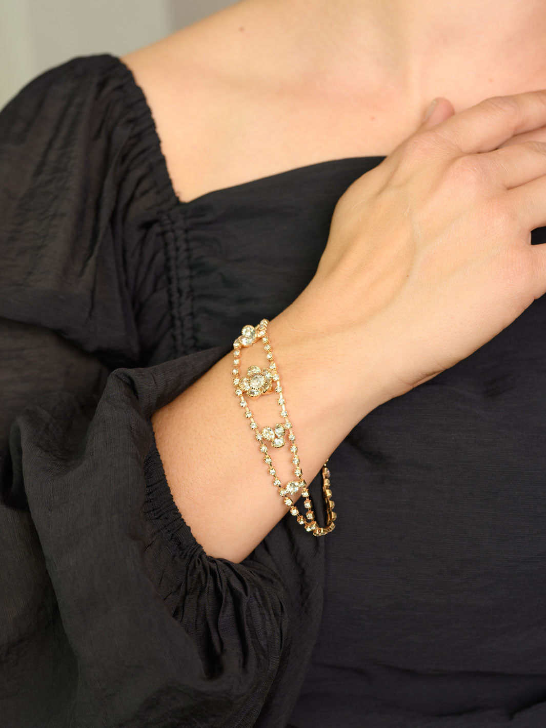 WOMEN'S FLOWER GOLD & SILVER ANKLET SET