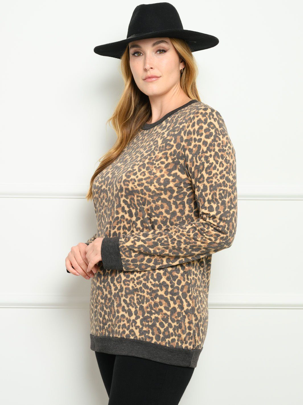 PLUS SIZE LEOPARD PRINT LONG SLEEVE TOP