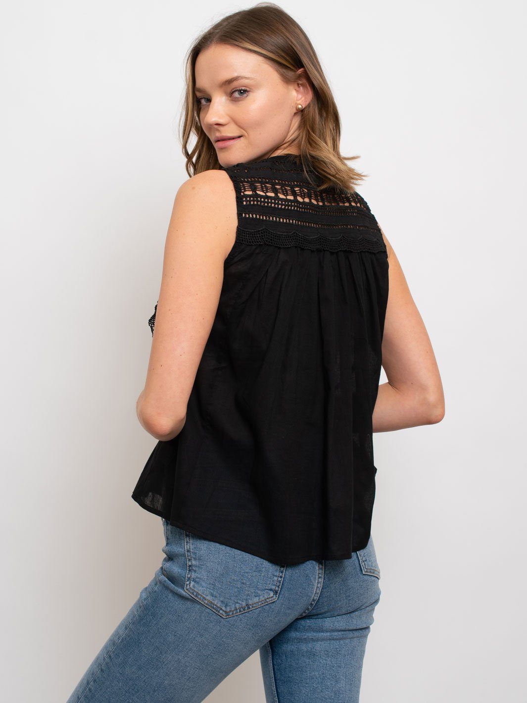 WOMEN'S WOVEN CROCHET TOP