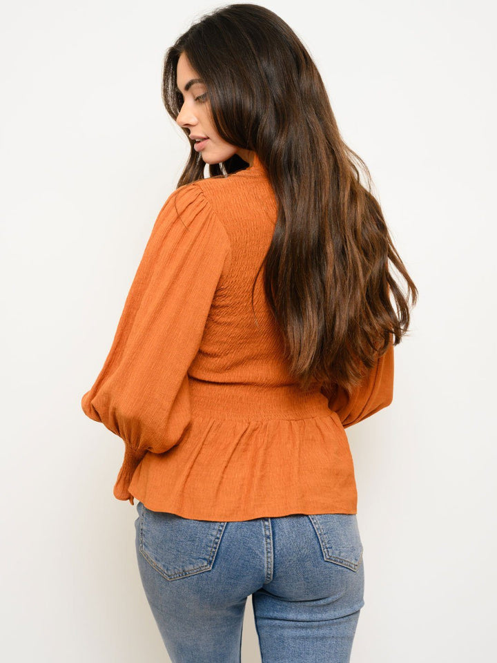 WOMEN'S WOVEN SOLID SMOCKED LONG SLEEVE PEPLUM TOP