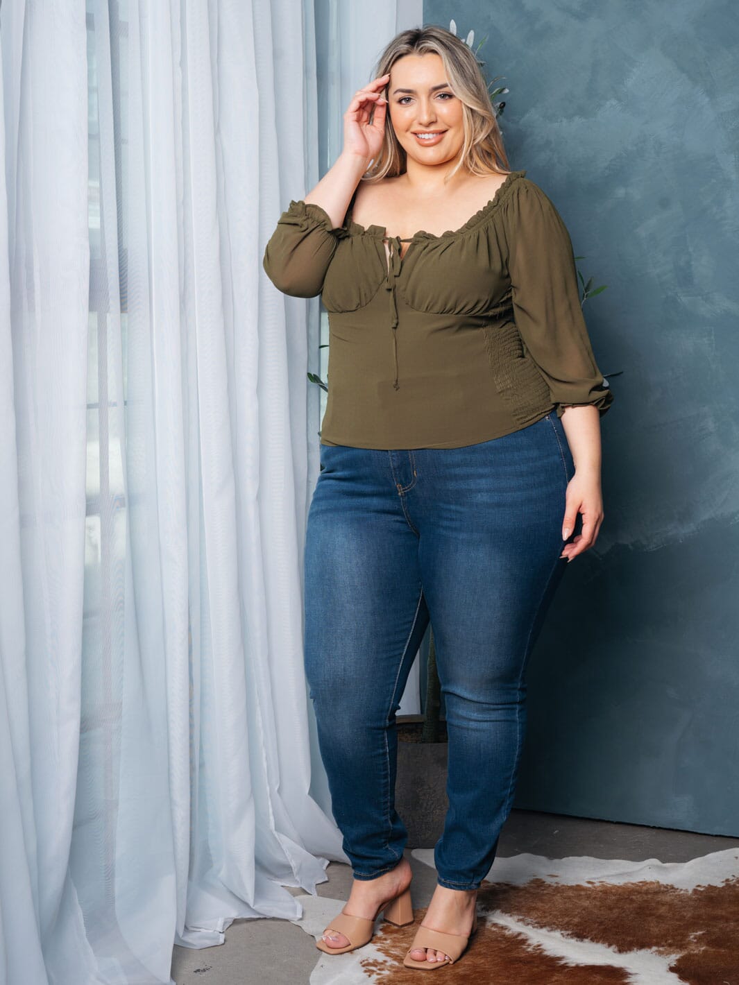 PLUS SIZE 3/4 SLEEVE SMOCK FRONT TIE TOP