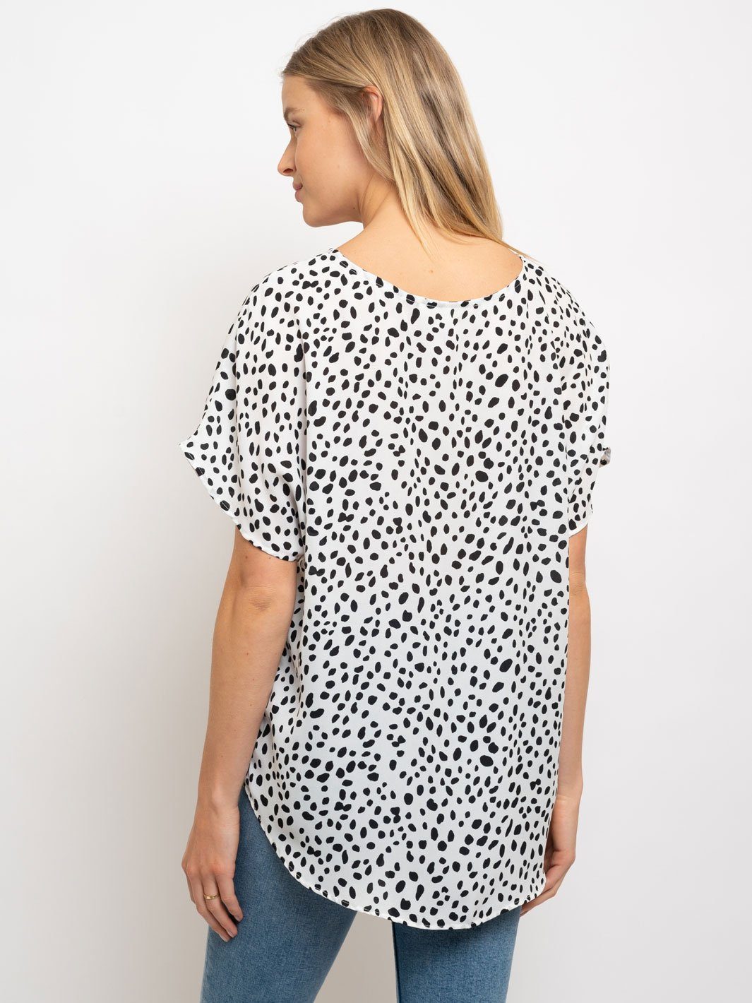 WOMEN'S V-NECK ONE POCKET ANIMAL PRINT TOP