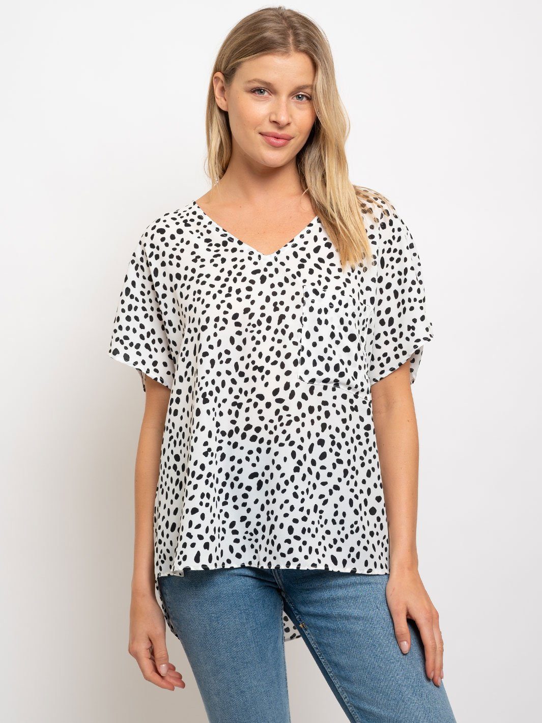 WOMEN'S V-NECK ONE POCKET ANIMAL PRINT TOP